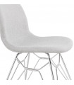 Chaise design gris clair en tissu et métal Kora