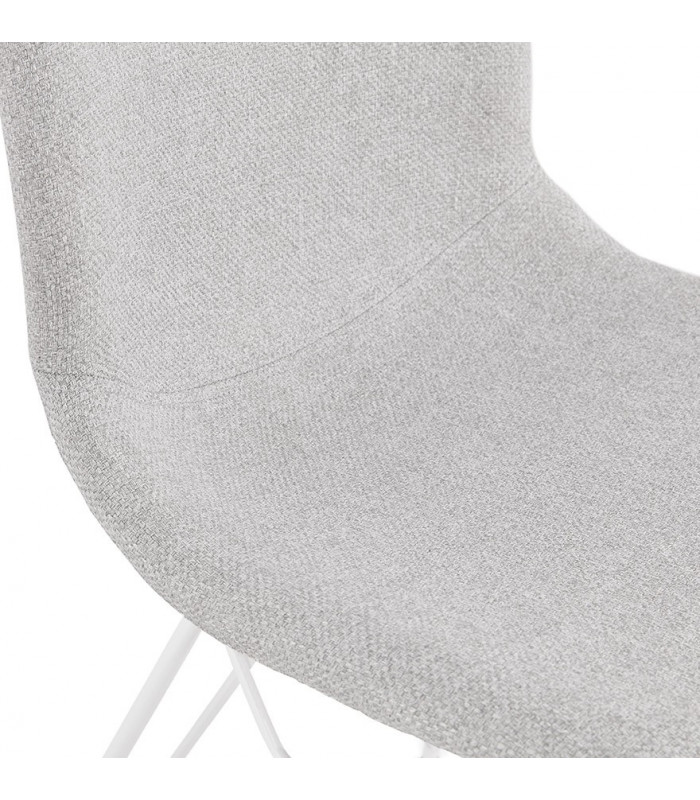 Chaise design gris clair en tissu et métal Kora