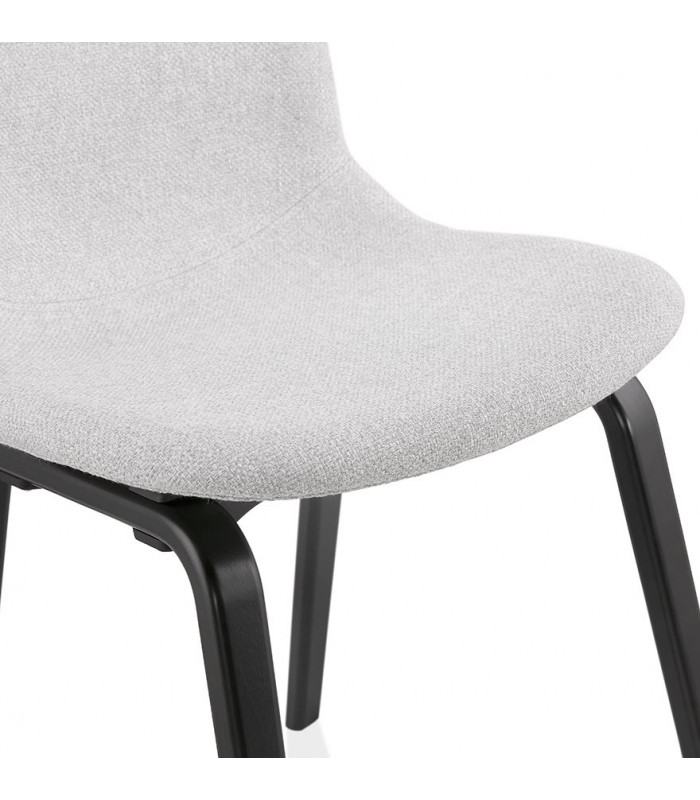 Chaise design gris clair en tissu et bois Bernice