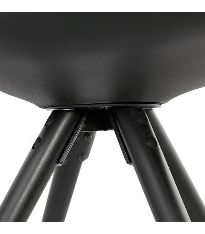 Chaise design noir en plastique et bois Moreto
