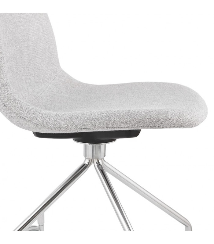 Chaise design gris clair en tissu Mahalla